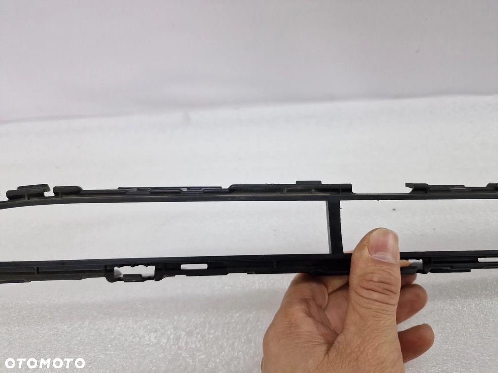 AUDI A3 8V3 8V S-LINE KRATKA ŚRODKOWA ZDERZAKA PRZEDNIEGO PRZÓD , NR 8V3807647 , NR AUKCJI KR221 - 9