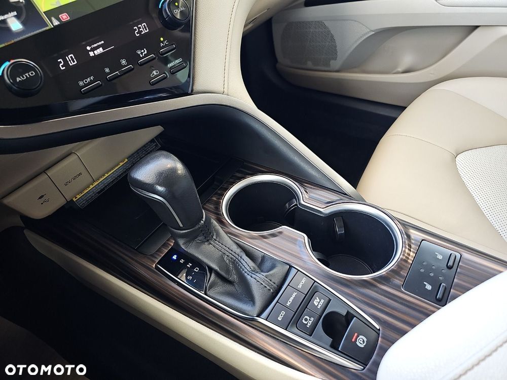 Toyota Camry 2.5 Hybrid Executive CVT - 18