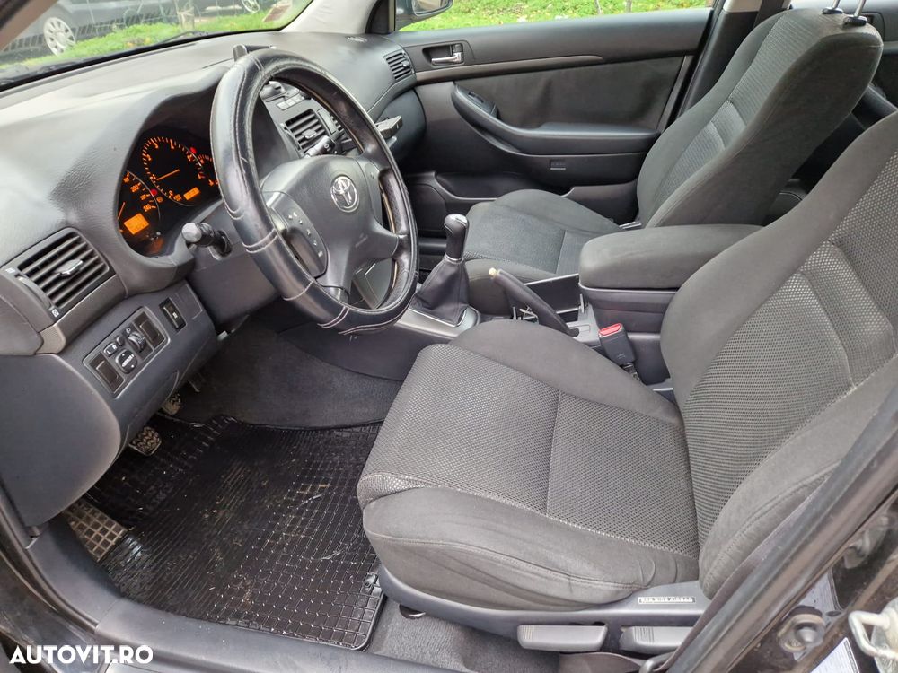 Toyota Avensis 2.0 D4D Sdn. Terra - 10