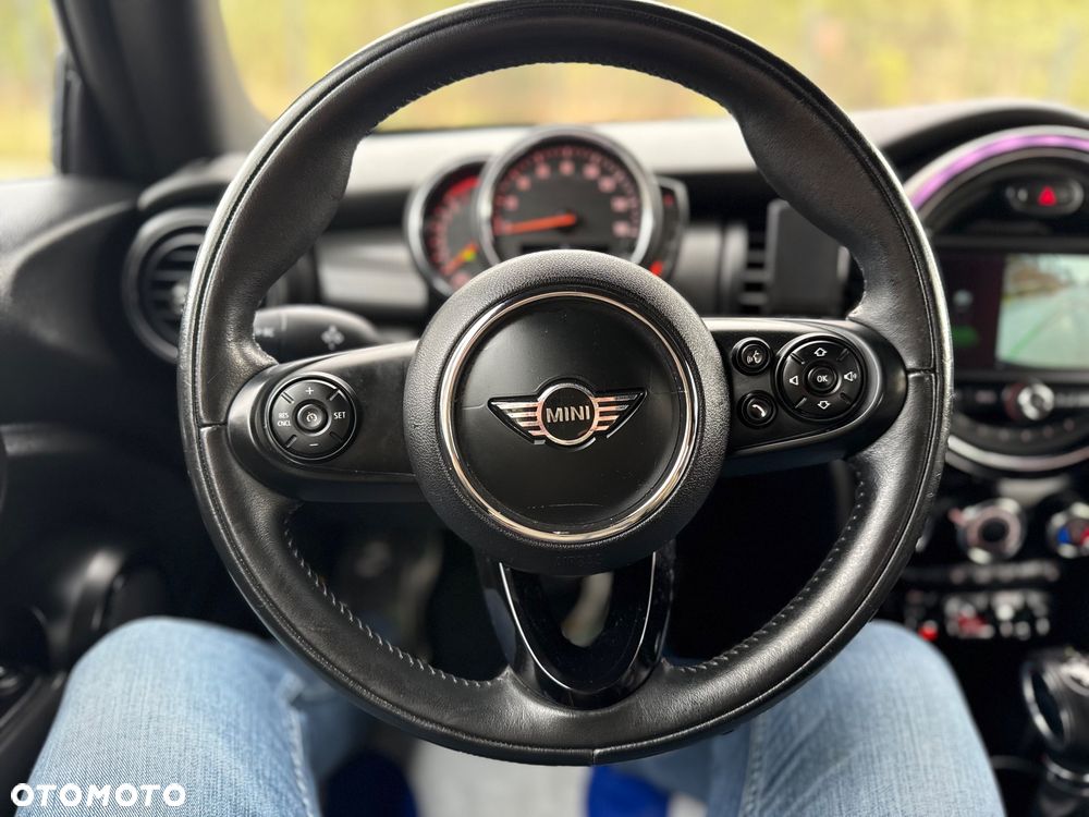 MINI Cooper Standard - 5