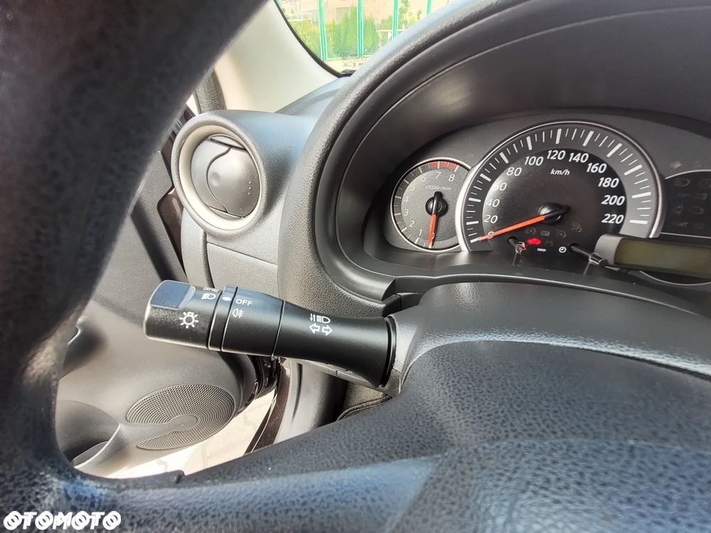 Nissan Micra 1.2 Bild der Frau - 19