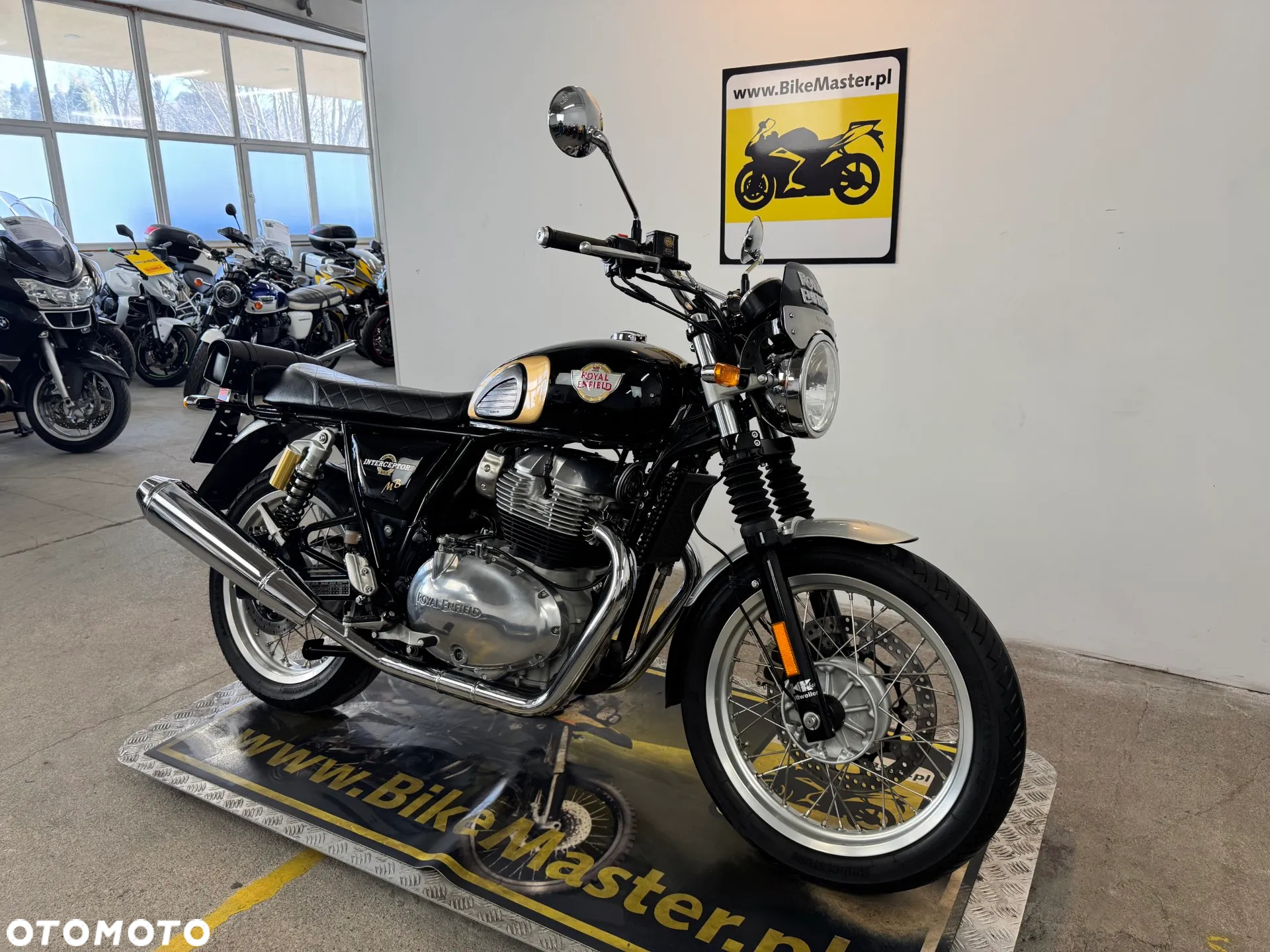 Royal Enfield Interceptor - 3