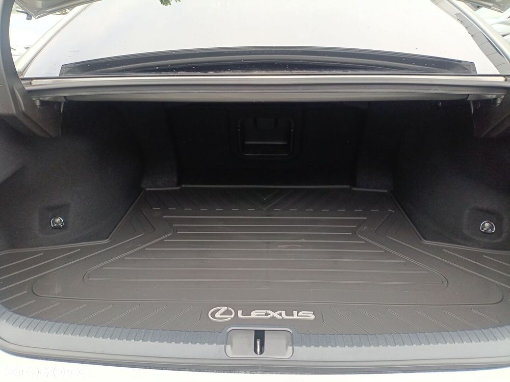 Lexus ES 300h Business Edition - 34