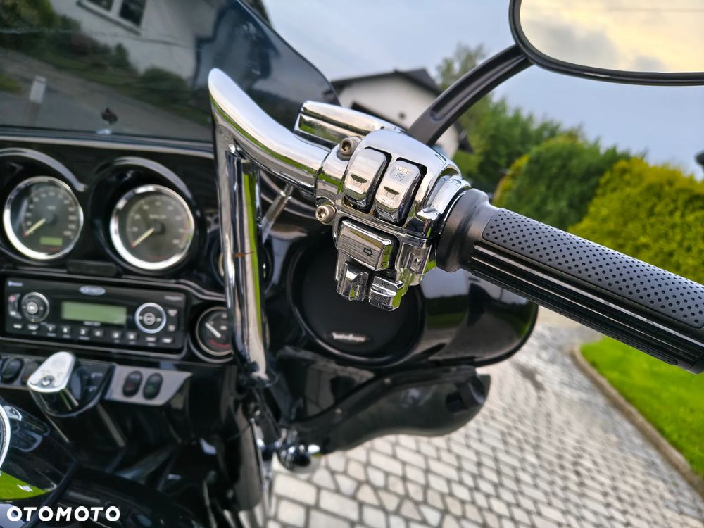 Harley-Davidson FLH Electra Glide - 18