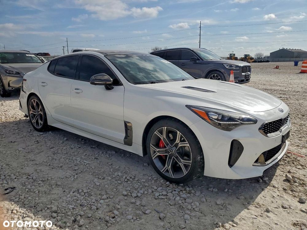 Kia Stinger - 2