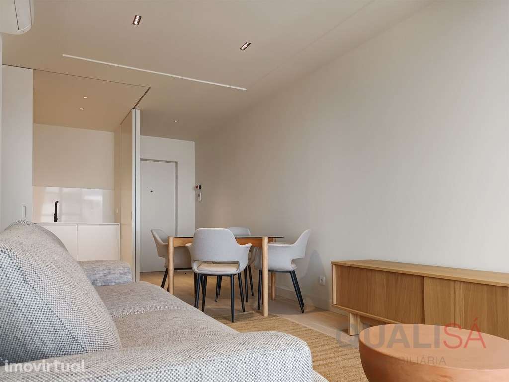 Apartamento T1 novo com varanda, equipado e mobilado, no centro his... - Grande imagem: 2/38