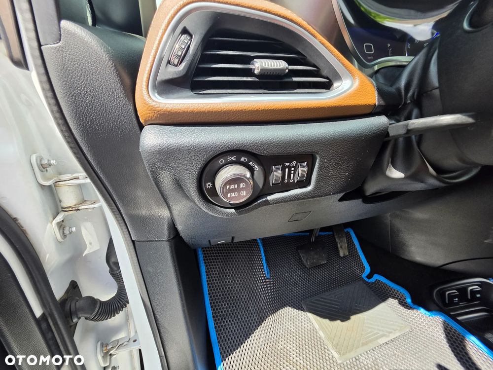 Chrysler Pacifica - 19