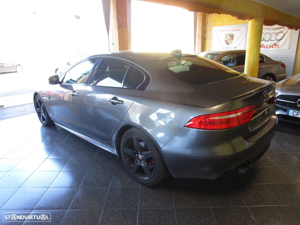 Jaguar XE 2.0 D R-Sport - 4