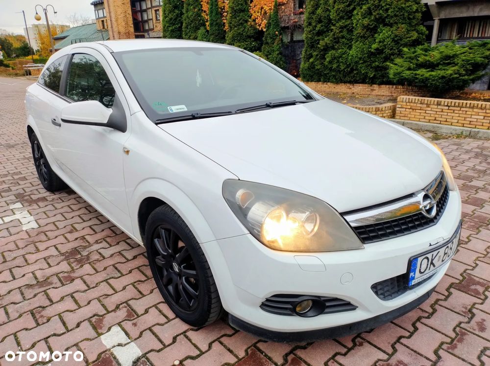 Opel Astra III GTC 1.4 Cosmo - 2