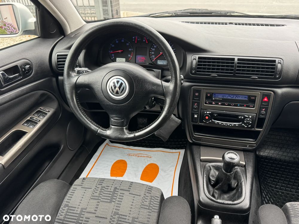 Volkswagen Passat 1.8 Comfortline - 11