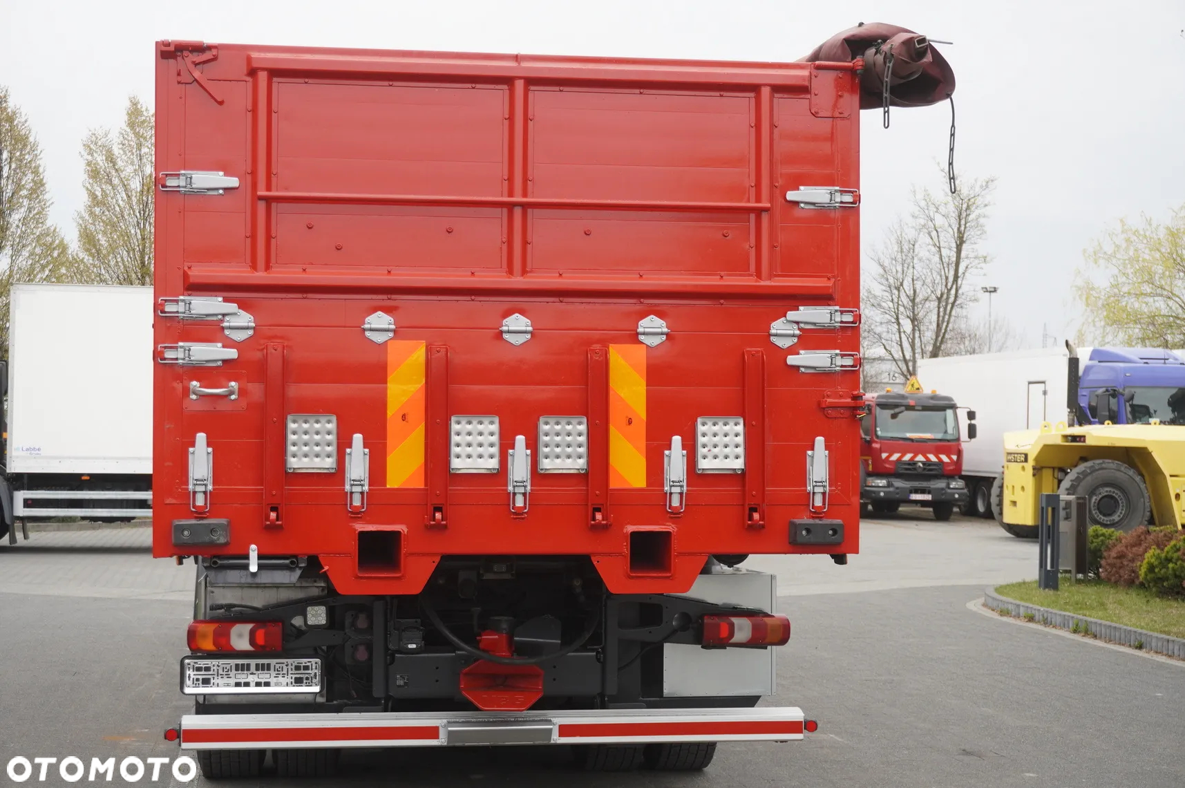 Mercedes-Benz Actros 3563 8x4 / wywrotka do zboża 20 t ładowności - 8