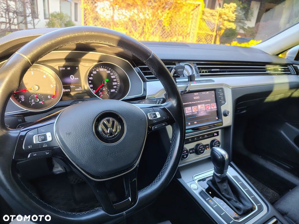 Volkswagen Passat 2.0 TDI SCR DSG Comfortline - 10
