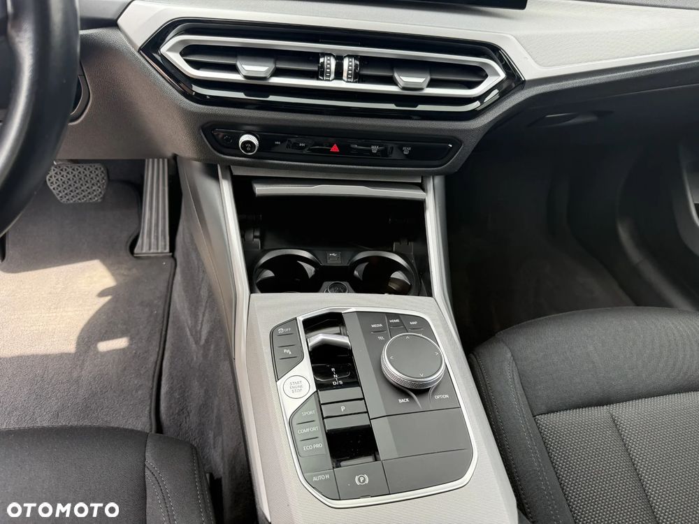 BMW Seria 3 318d mHEV - 19