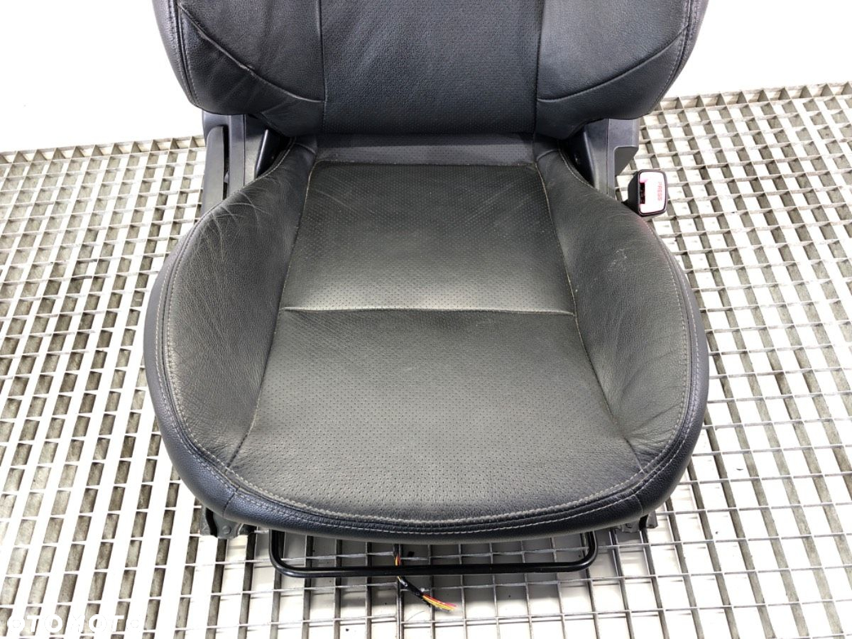 FOTEL PRAWY PRZÓD - 268.00 PLN - MITSUBISHI LANCER VIII (CY_A, CZ_A) 2007 - 2022 1.8 DI-D 85 kW - 2