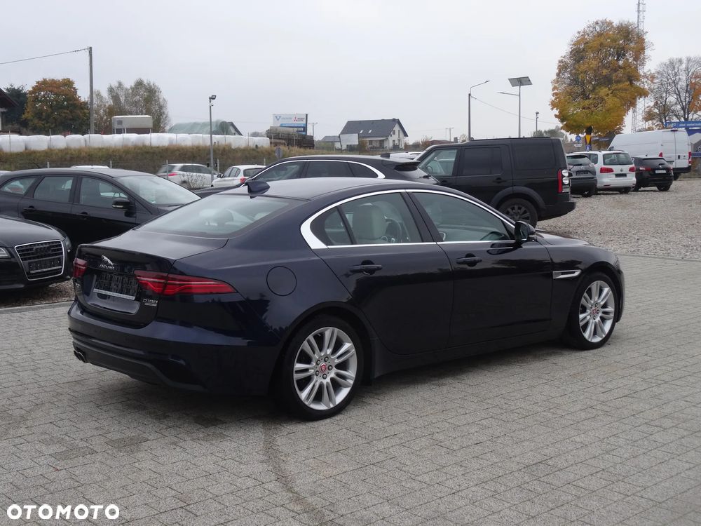 Jaguar XE 2.0 D180 R-Dynamic SE - 13