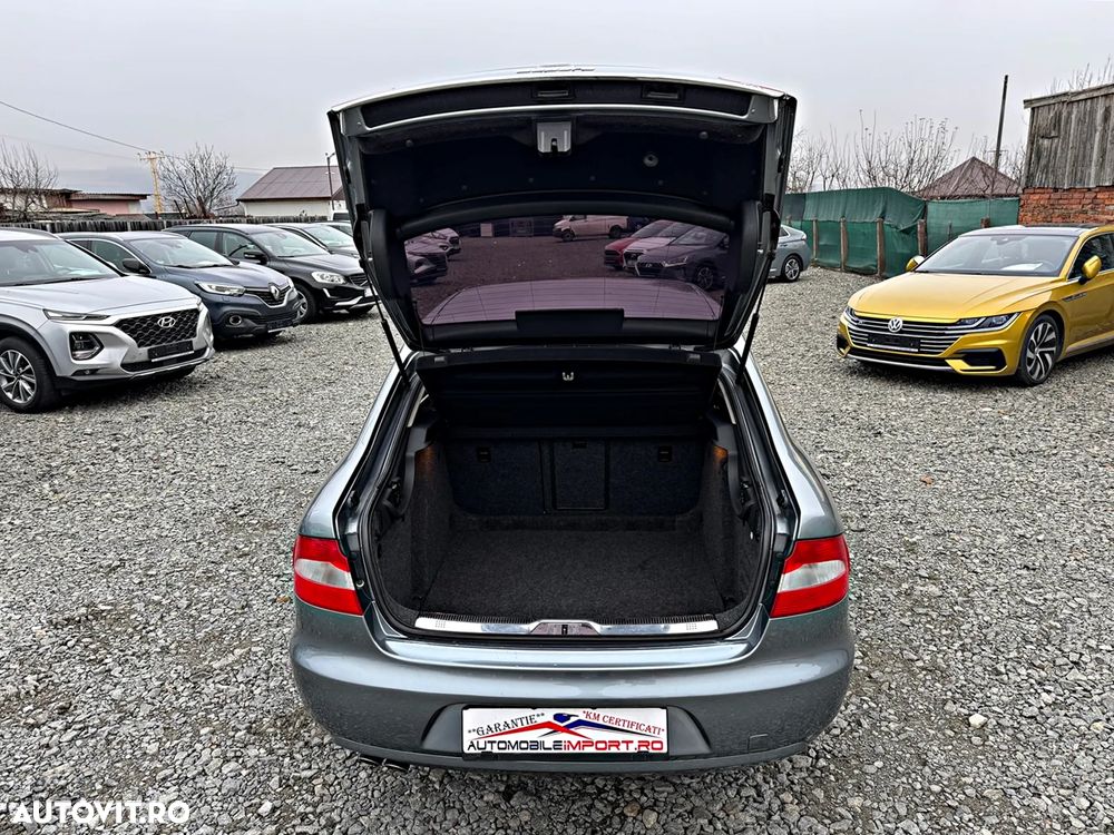 Skoda Superb 2.0 TDI DPF Elegance - 33