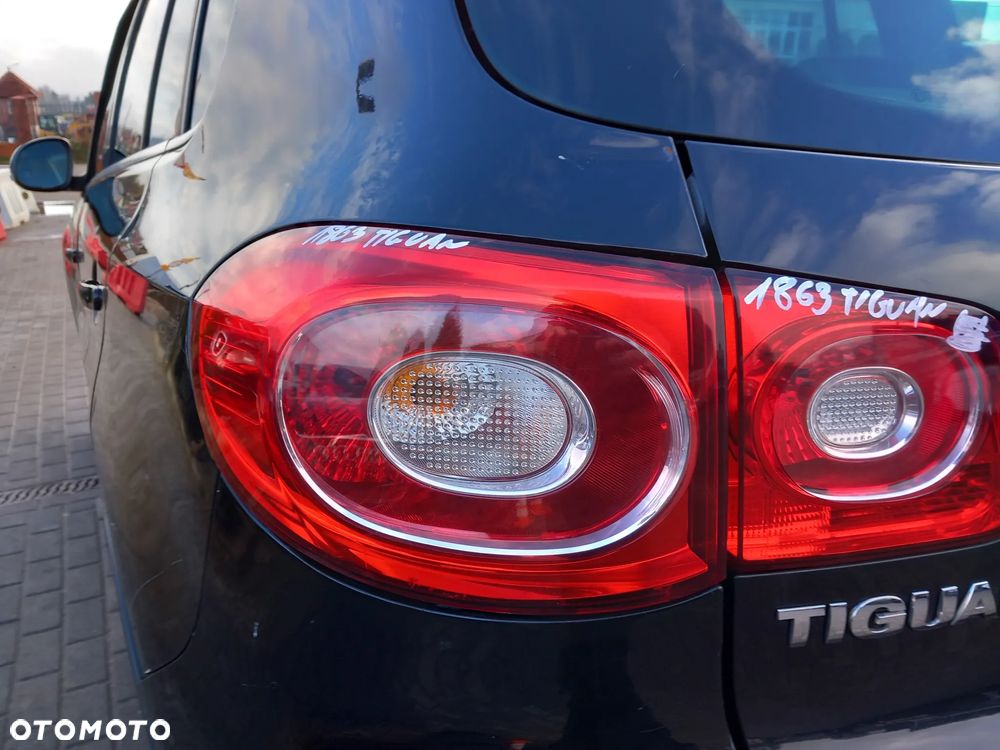 VW TIGUAN I 5N LAMPA LEWA TYLNA LEWY TYŁ W BŁOTNIK - 2