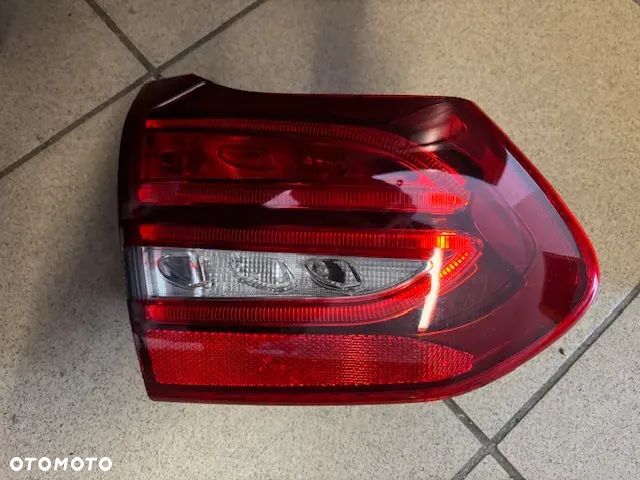 LAMPA TYŁ LEWA W KLAPĘ MERCEDES C KLASA W205 KOMBI A2059065900