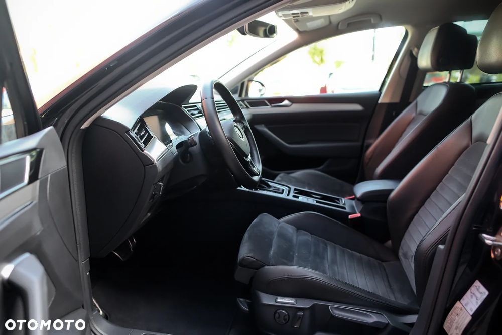 Volkswagen Passat Variant 2.0 TDI SCR DSG Highline - 19
