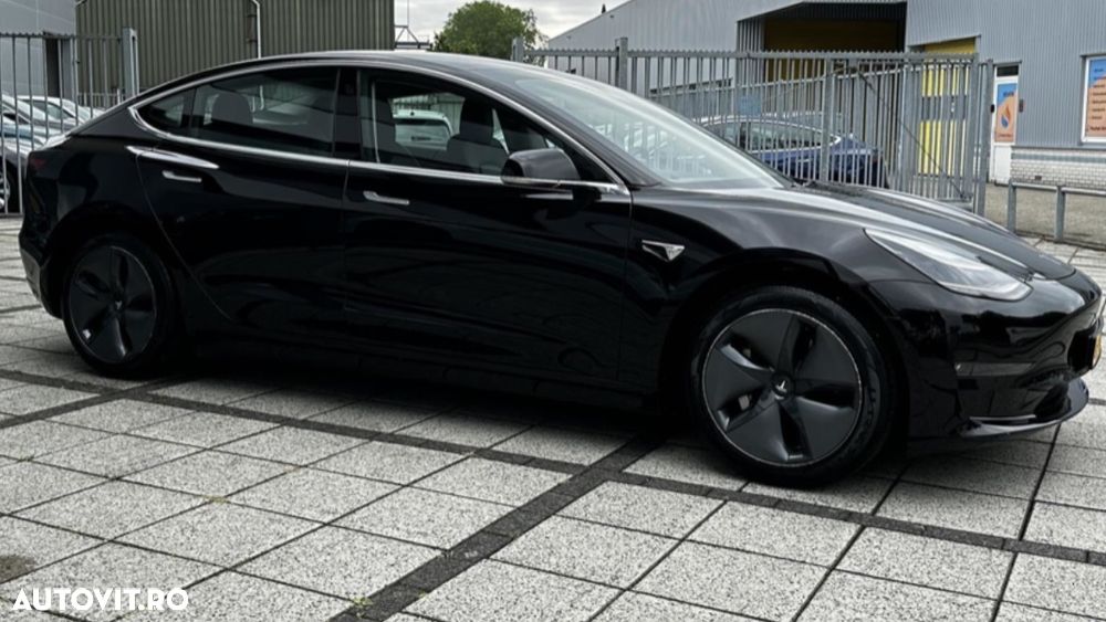 Tesla Model 3 - 9