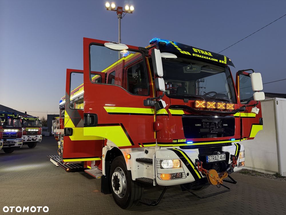 MAN TGM 18.340 4x4 Straż pożarna pojazd pożarniczy wóz strażacki MAN TGM 18.340 4x4 średni terenowy- uterenowiony 4x4 CNBOP 3000l wody wyciągarka mechaniczna reduktor blokady przedniego i tylnego mostu, maszt oświetleniowy - 34