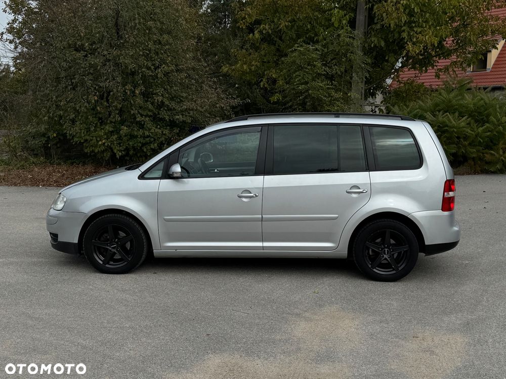 Volkswagen Touran 2.0 TDI Highline - 3