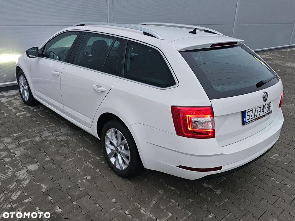 Skoda Octavia 1.6 TDI DSG Ambition - 4