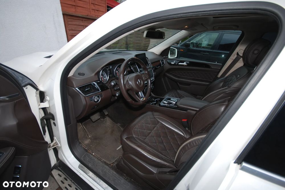 Mercedes-Benz GLS - 29