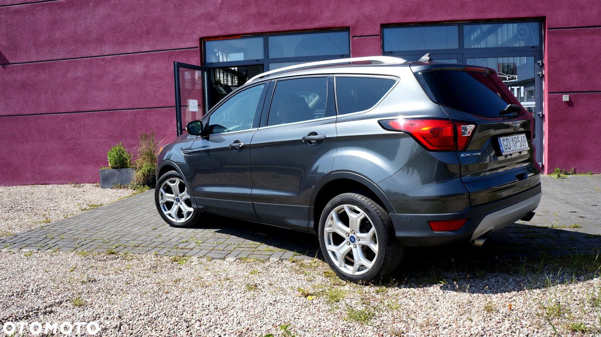 Ford Escape 2.0 EcoBoost AWD Titanium - 24