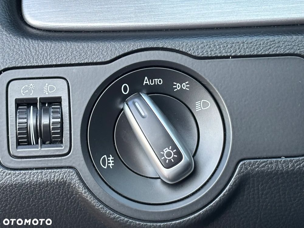 Volkswagen Passat - 27