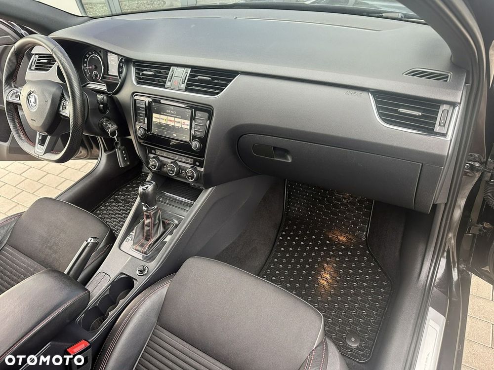 Skoda Octavia 2.0 TDI SCR RS DSG - 17