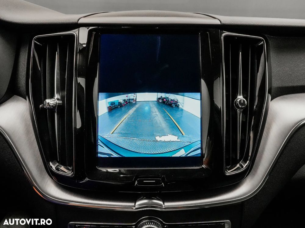 Volvo XC 60 B4 MHEV AWD Momentum Pro - 22