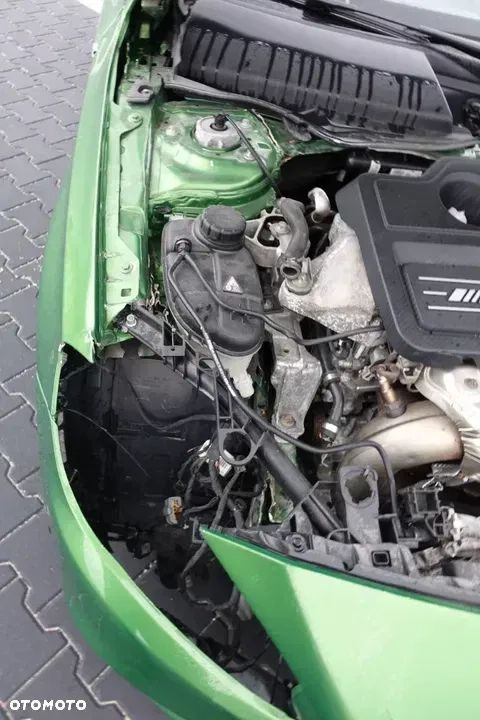 Mercedes-Benz Klasa A AMG 45 4Matic AMG Speedshift 7G-DCT PETRONAS 2015 World Champion Edition - 35