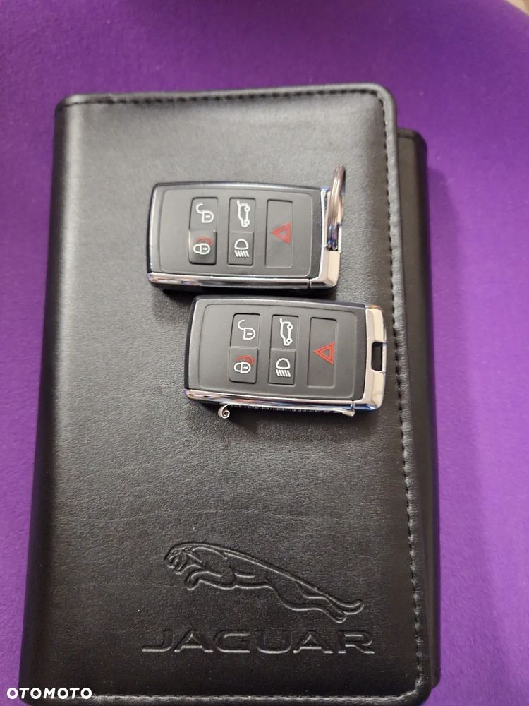 Jaguar E-Pace 2.0 i4D AWD R-Dynamic - 35