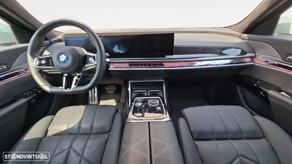 BMW i7 xDrive60 Pack Desportivo M - 13