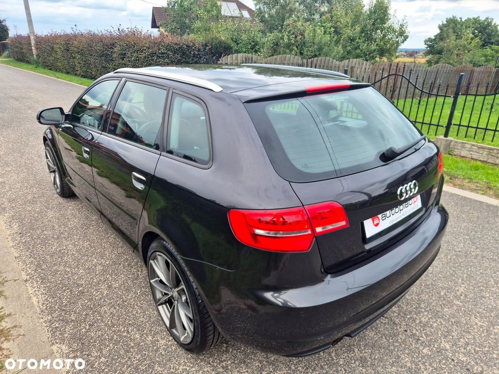Audi A3 Sportback 1.6 TDI DPF Ambiente - 17