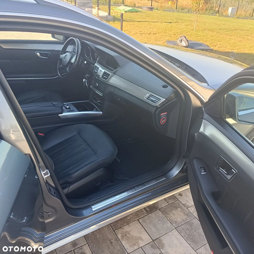 Mercedes-Benz Klasa E 300 T BlueTEC 7G-TRONIC - 33
