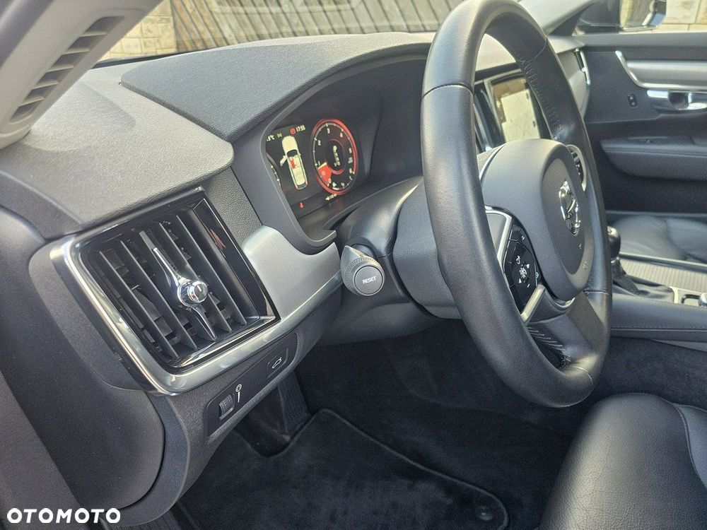 Volvo V90 D4 Momentum Pro - 23