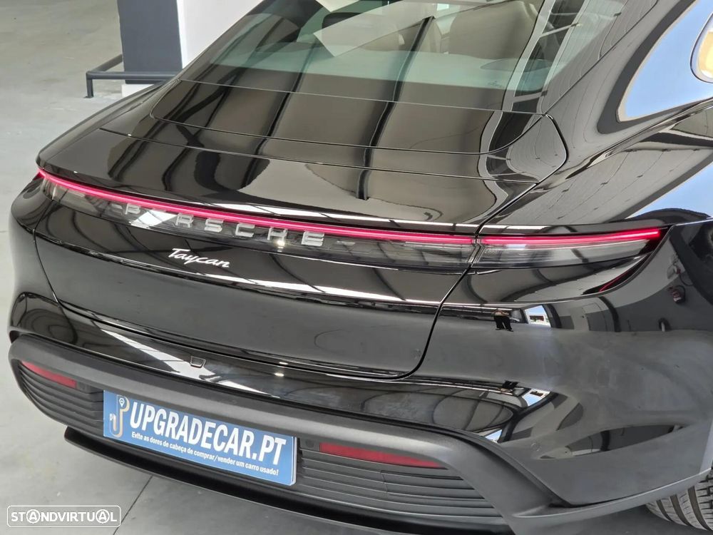 Porsche Taycan 4 - 24