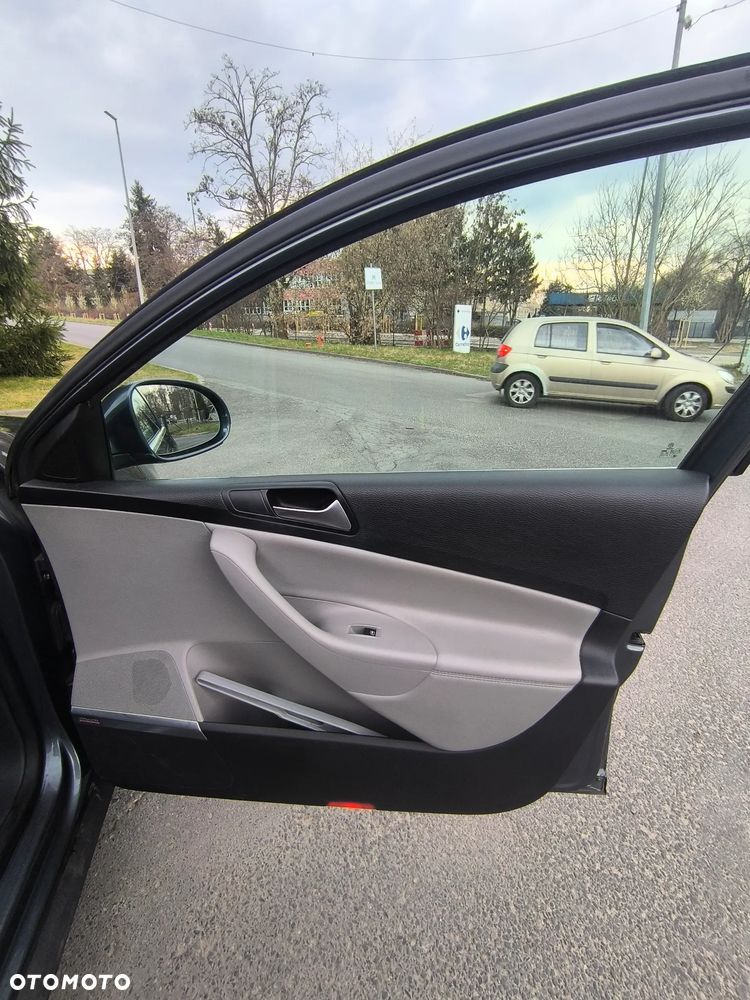 Volkswagen Passat Variant 3.2 V6 FSI 4Motion DSG Highline - 14