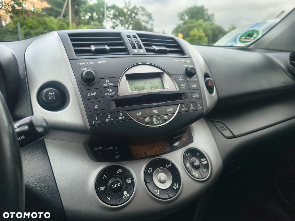 Toyota RAV4 2.2 D-4D Sol - 24