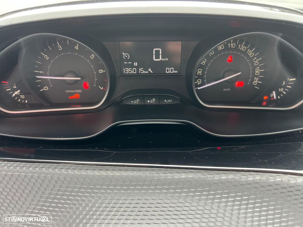 Peugeot 208 1.2 PureTech Signature - 7