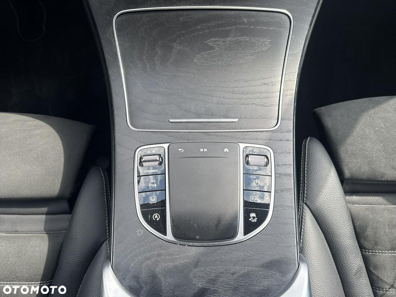 Mercedes-Benz GLC - 24