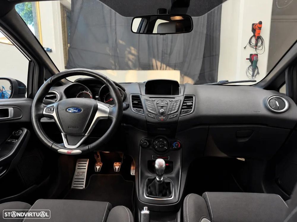 Ford Fiesta 1.6 EcoBoost ST - 23