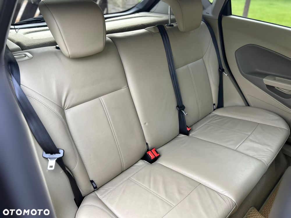 Ford Fiesta 1.4 Ghia - 22