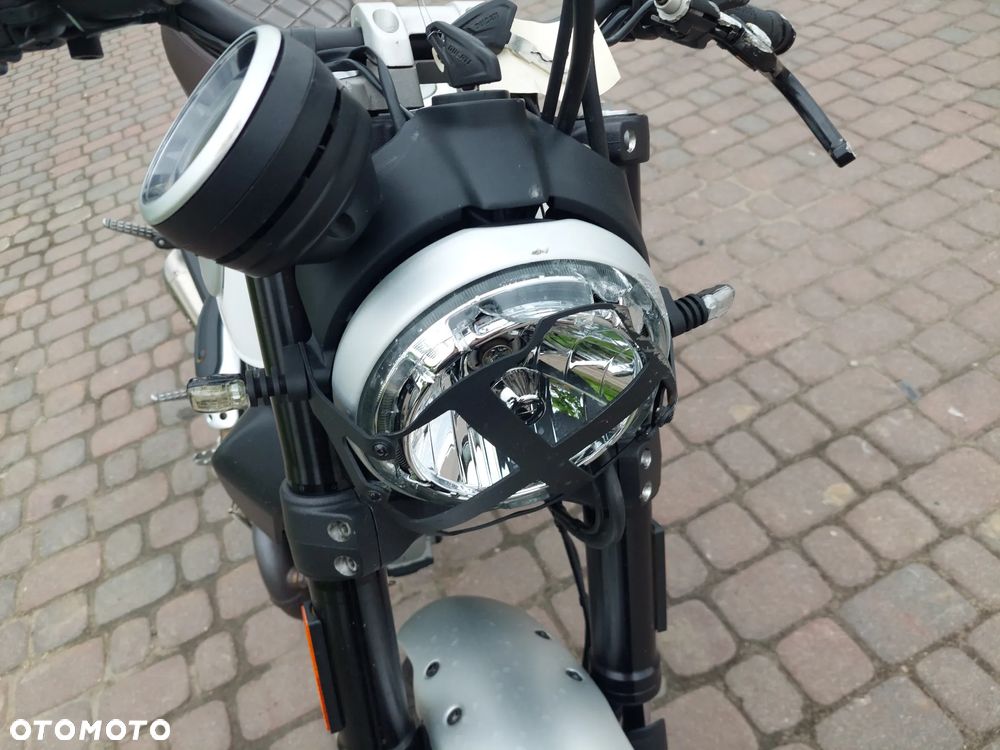 Ducati Scrambler - 10