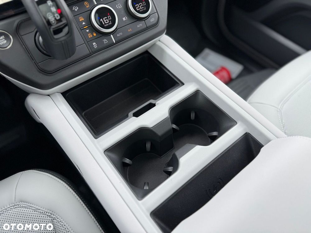 Land Rover Defender - 13