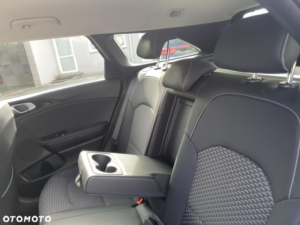 Kia Ceed - 16