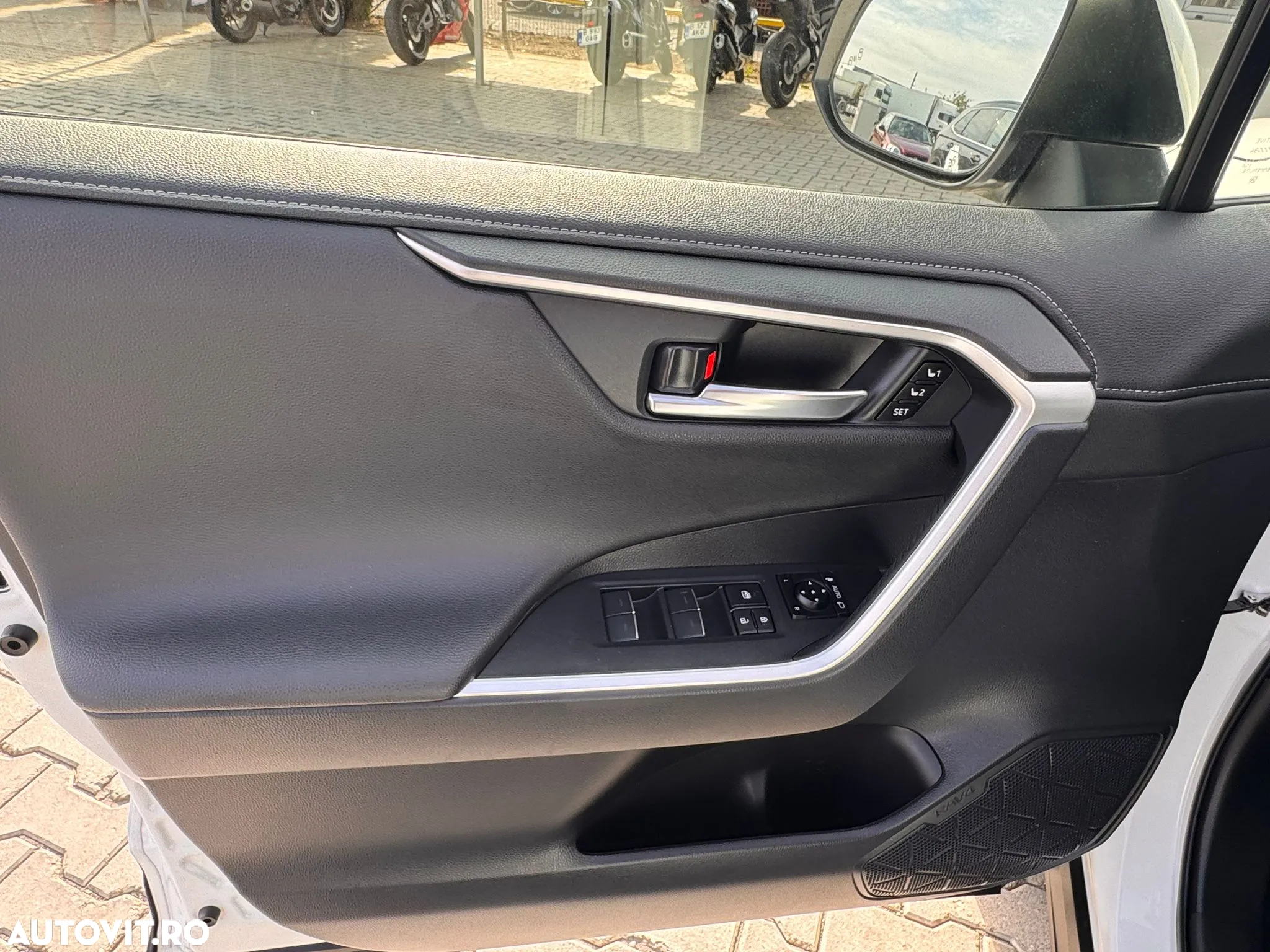 Toyota RAV4 2.5 Hybrid VVT-iE 4x4 Luxury - 11