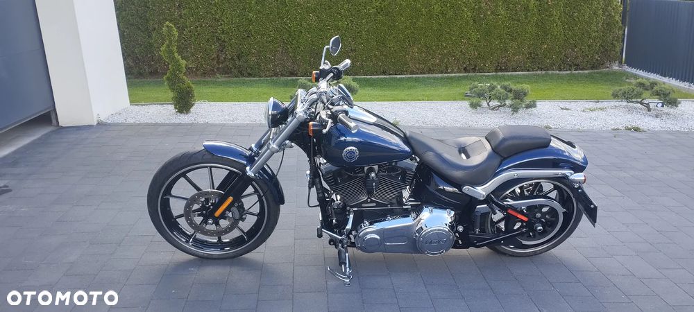 Harley-Davidson Softail Breakout - 15